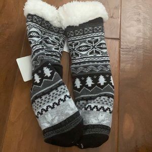 Muk Luks cabin socks 6-8 black/white jojoba oil